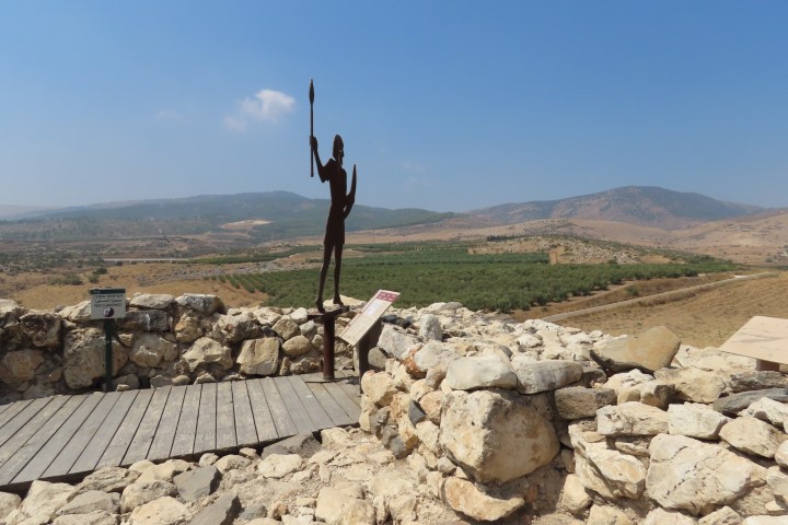 חומות ושער מתקופת שלמה המלך בתל חצור