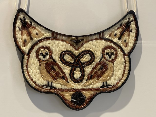 תכשיט לצוואר עשוי מאורז של יעל פרידמן