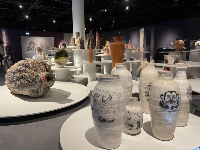 תערוכת הכד בגלריה העליונה בביתן רוטשילד