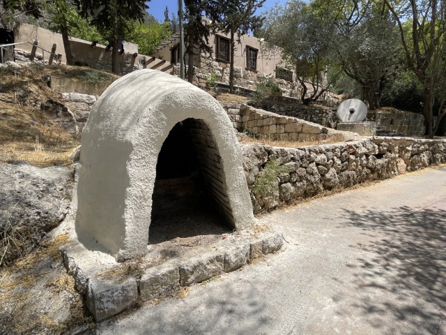 תנור עתיק לשריפת חרסים בעין יעל