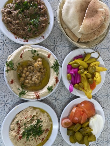 חומוס, משוואשה ופול בחומוסייה של מסעד  בכפר ראמה