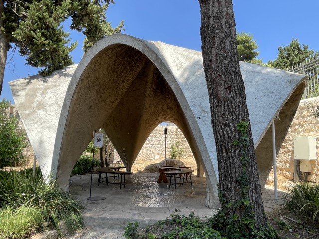 וילה שרובר שהועתקה לבית הנסן והפכה לבית התה - גלריית סאונד 