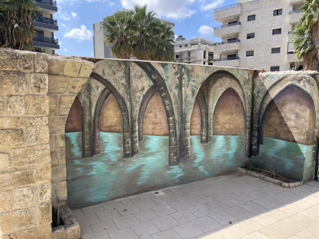 מרכז מבקרים בריכת הקשתות