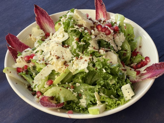 סלט אנדיב ורוקפור	