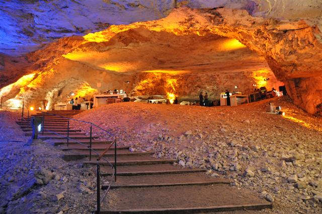 מופעים במערת צדקיהו, ירושלים    צילום: רונית סבירסקי