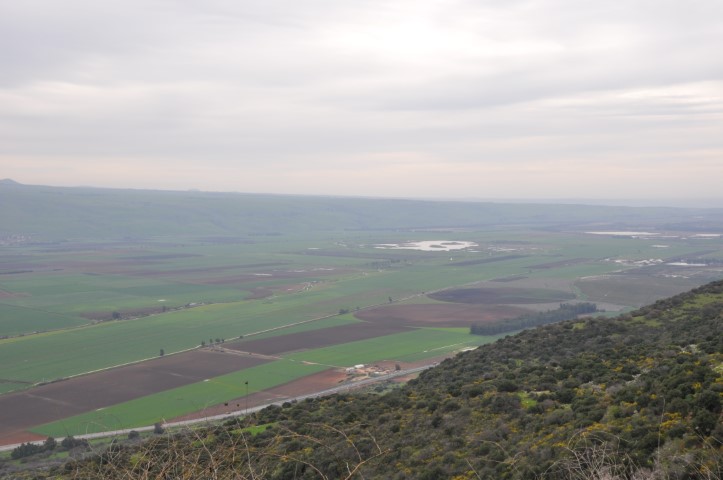 תצפית נוף אל יישובי עמק החולה במבט ממעוף הציפור מהרי נפתלי