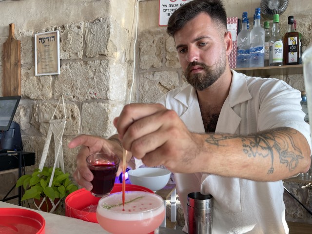 קוקטיילים ברופטופ של מלון עכותיקה