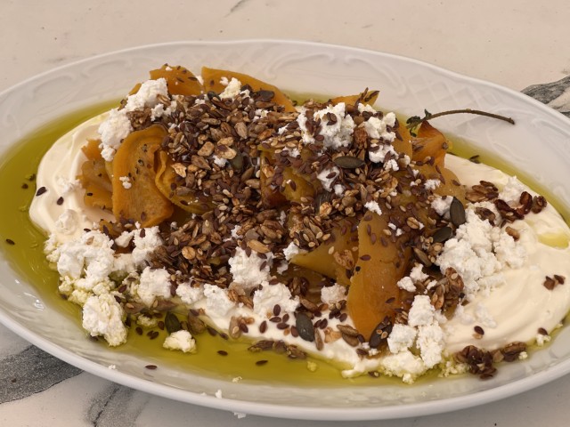 דלורית מקורמלת עם יוגורט יווני