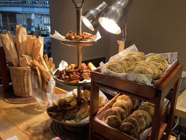 פינת לחמים, פיתות מהטאבון וטוסטונים