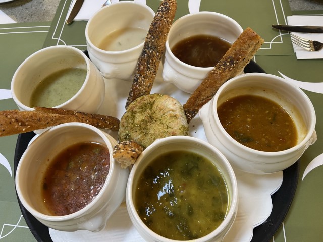 טעימות משישה סוגי המרקים היומי