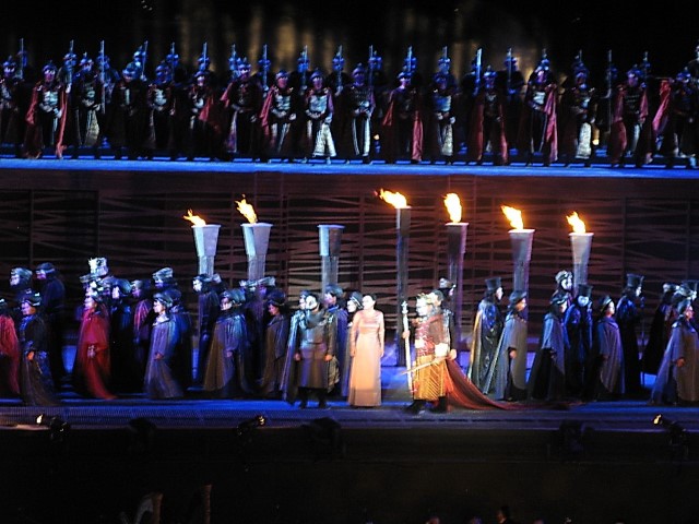 נבוקו במצדה בחגיגות 25 לאופרה