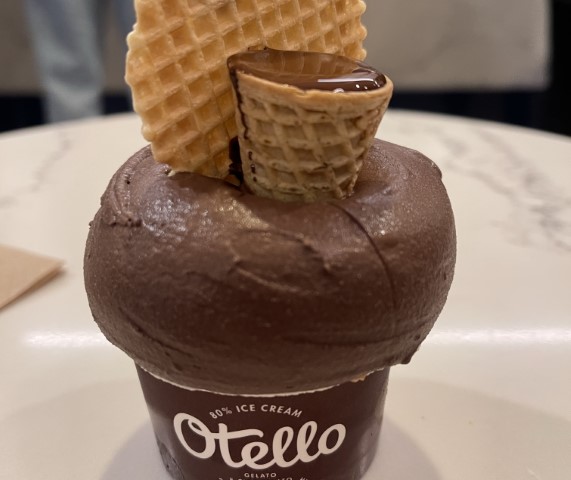 גלידת אוטלו ברחוב הרצל תל אביב