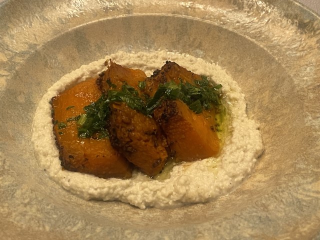 דלעת צלויה על מצע אחו בלנקו