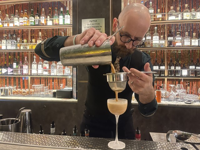 אנטון קיידין וקוקטייל אספרסו מרטיני