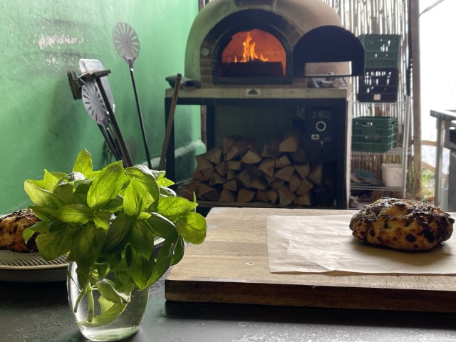 פוקצ'ה טרייה לפתיחה בפיצרייה לה קלברזה