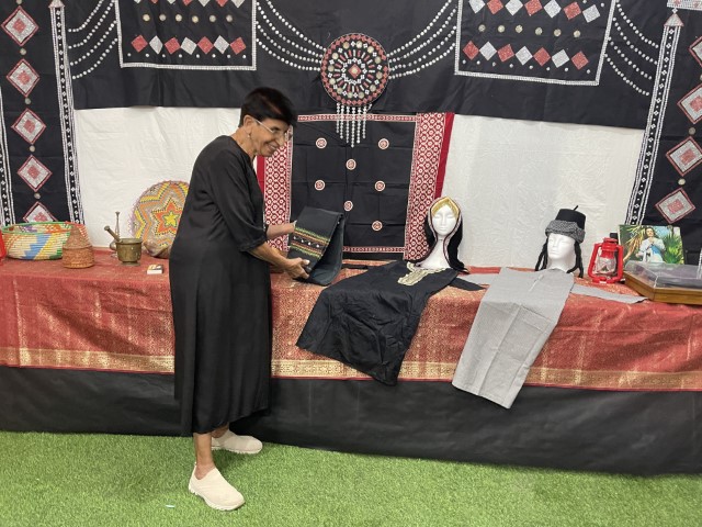 אילנה קהלני במתחם האירוח במושב ברקת