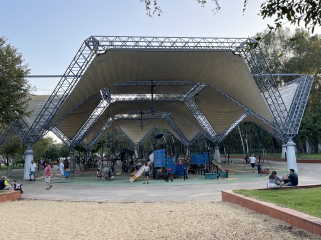 מתחם משחקים לילדים בפארק הלאומי רמת גן