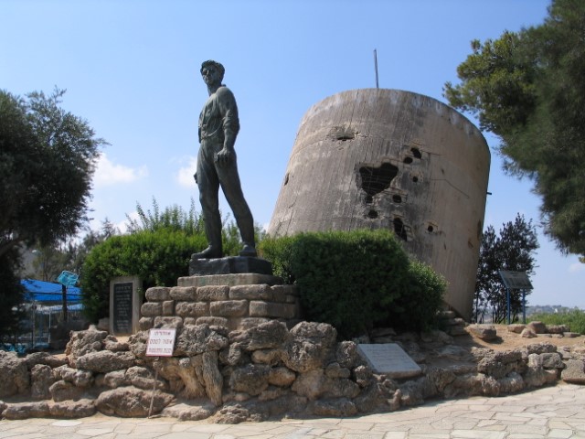 אנדרטה לזכרו של מרדכי אנילביץ' ביד מרדכי
