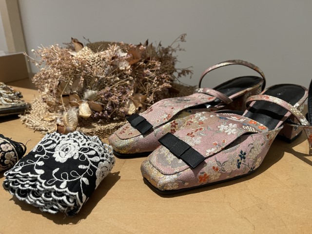 נעליים וכובעי קש בעיצוב דורין פרנקפורט