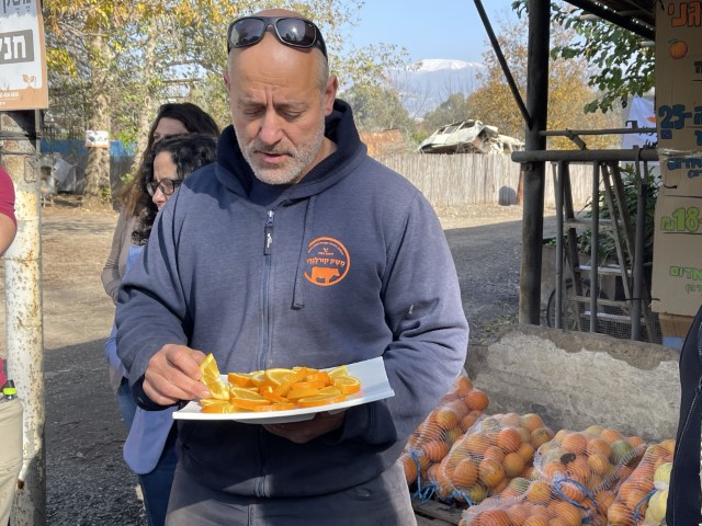עומר קורלנדר מסביר על זן תפוזי קרה קרה