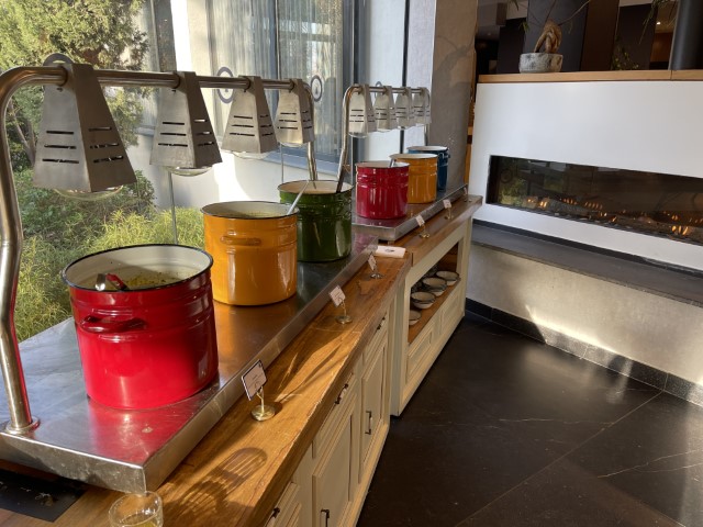 מגוון מרקי חורף חמים במזנון מלון כפר גלעדי