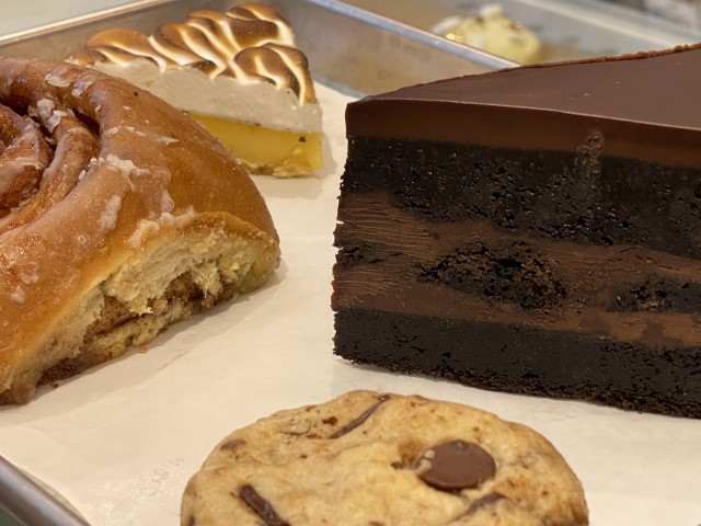 עוגות ומאפים בקונדיטוריית פרלין במודיעין