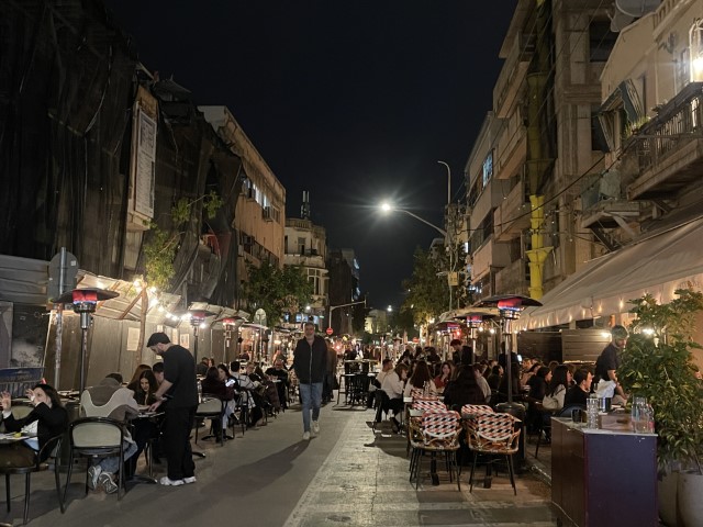 מסעדות בנחלת בנימין בתל אביב בשעות הערב