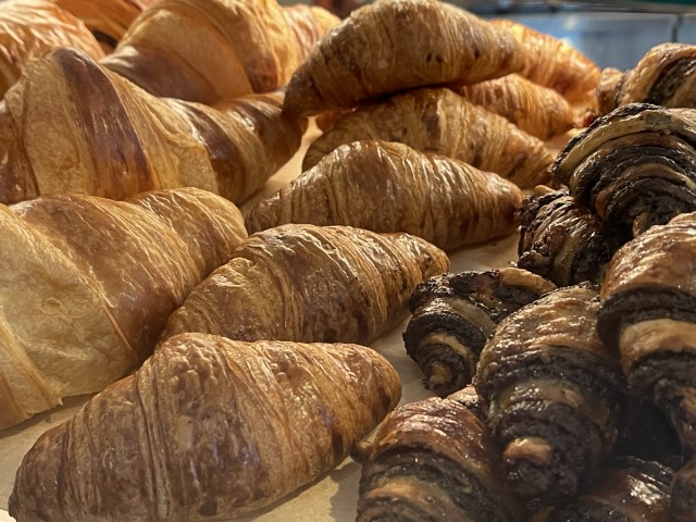 מאפי בוקר בקפה מונטי ליד מלון פיורי 41