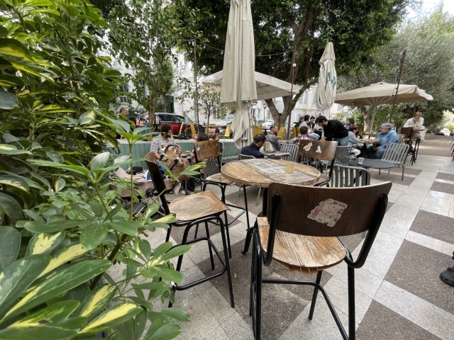 קפה מונטי בחזית מלון פיורי 41