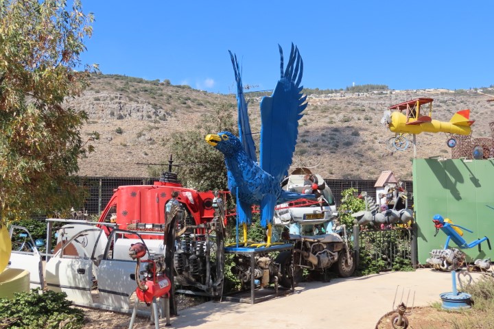נשר ומטוס קל פסלי גרוטאות מוזיאון שעב, אמנות ממוחזרת