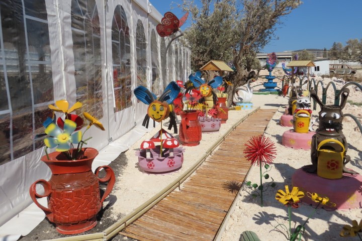 גן פסלי אמנות ממוחזרת שעב, מתחם אירוח כפרי וסים בוקעי