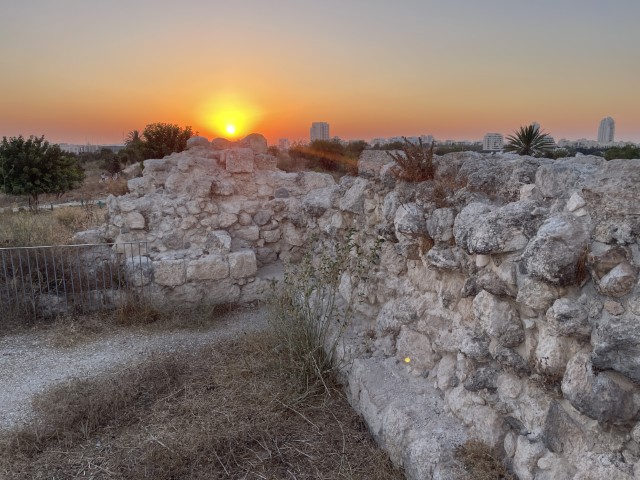 שקיעה מעל המצודה בגבעת תיתורה במודיעין