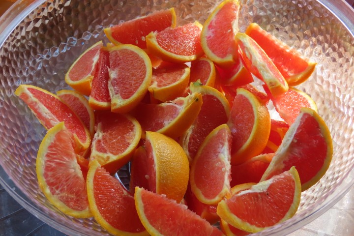 טעימת תפוזי דם ופירות הדר טריים במשק קורלנדר