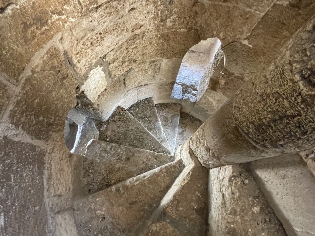 111 מדרגות אל מרפסת התצפית של המגדל הלבן ברמלה