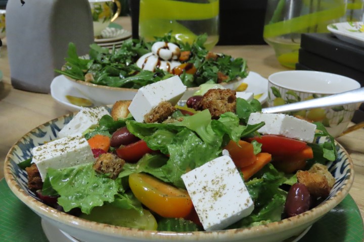 סלט משק עם עגבניות שרי של גונן