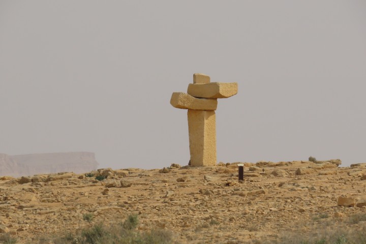 הפסל אשת לוט של משה שטרנשוס במצפה רמון