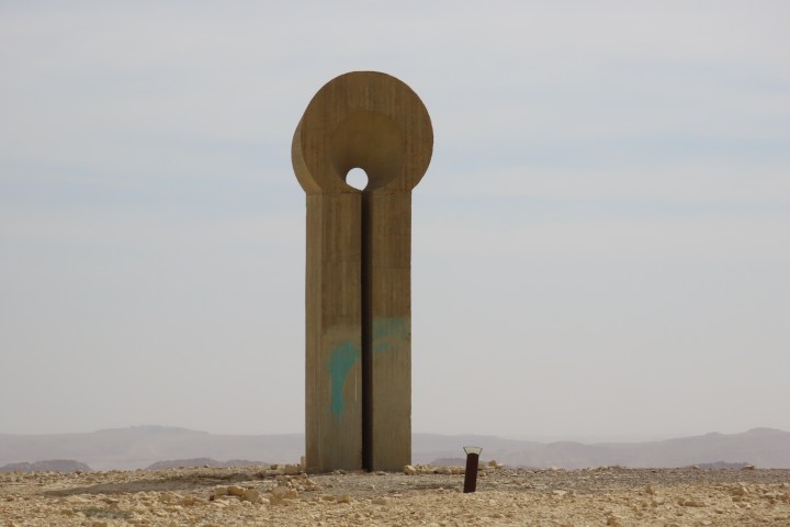 חיישן אור של זק מוסקל בגן הפסלים מצפה רמון