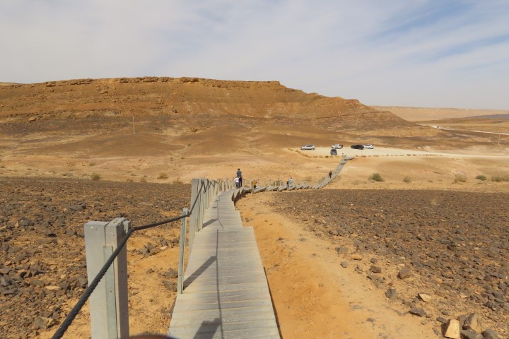 העלייה ממגרש החניה אל שביל המנסרה