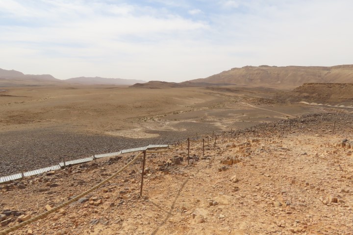 נופי המדבר הנשקפים מאתר המנסרה