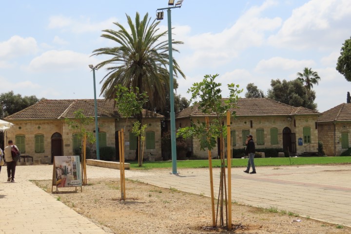 הבתים המקוריים של החצר הגדולה בקיבוץ מרחביה