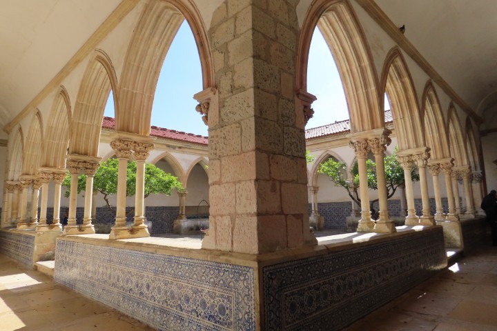הקלויסטר במנזר ומבצר קונבנטו דה כריסטו בטומאר