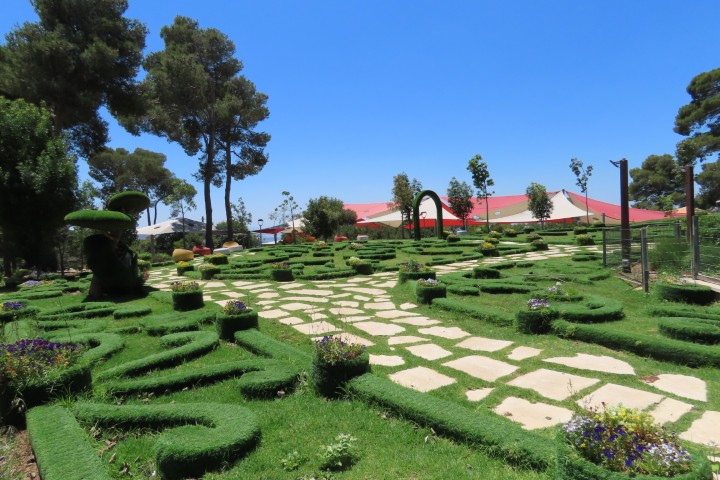 גינות נוי מעוצבות והאגם האקולוגי בנופארק נוף הגליל