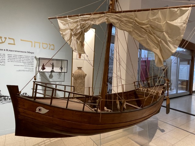 אניית סוחר יוונית "קירניה" מהמאה ה-4 לפני הספירה במוזיאון הימי הלאומי חיפה