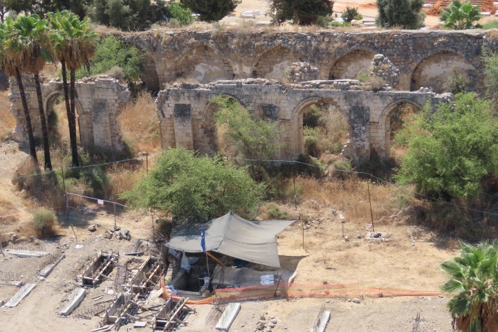 חפירות ראשות העתיקות במאגר המים התת קרקעי של המגדל הלבן