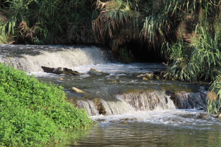 המפל הנסתר במתחם עשר הטחנות בנחל הירקון