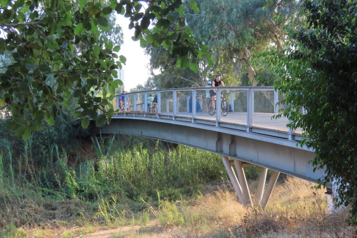 גשר המכביה מעל נחל הירקון