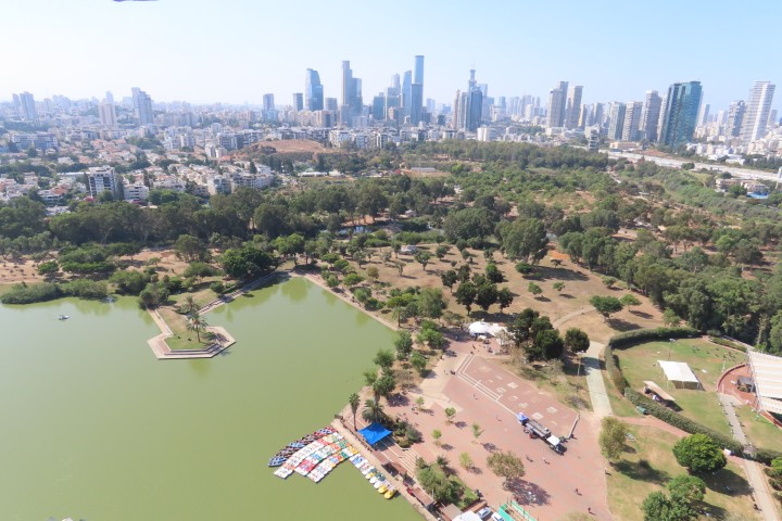 תצפית על האגם בפארק הירקון