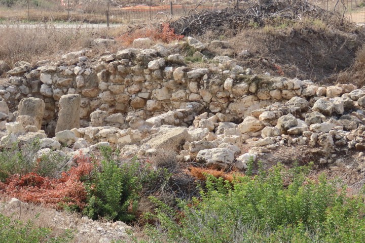 חומת הסוגרים שמקשרים עם לממלכת ישראל