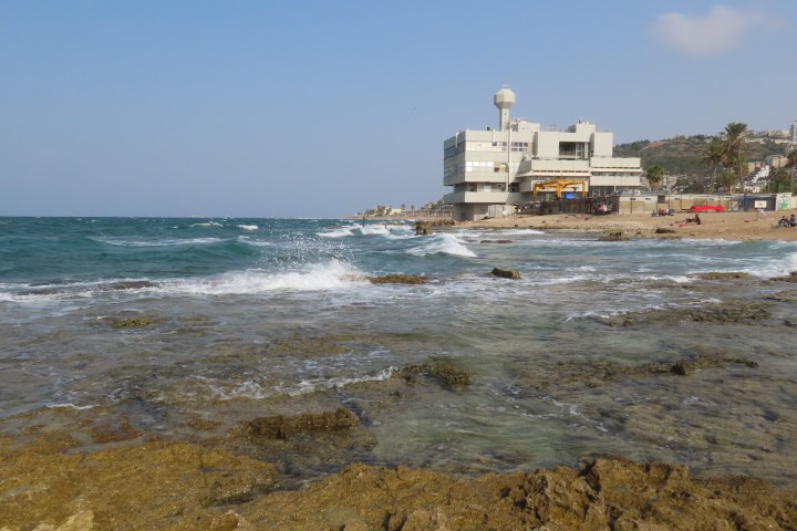 החוף והמרכז לחקר ימים ואגמים לישראל שחוקר את הסביבה