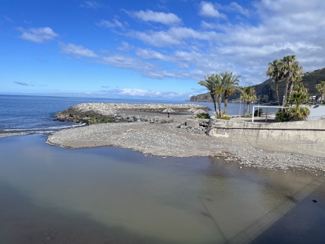 מפרצים וקו החוף של Ribeira Brava במדיירה